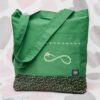 Anużka - torba bawełniana z dwóch tkanin w kolorze zielonym z haftowanym symbolem nieskończoności.